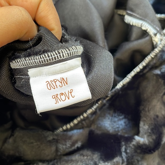 Aspyn Grove 2 fur pillow cover set - Picture 5 of 8